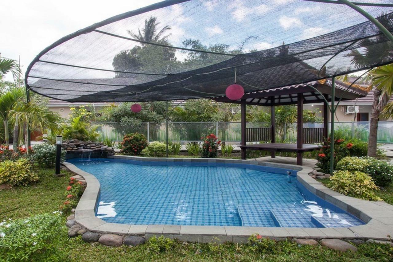 Reddoorz Syariah Plus Near Banyuwangi Airport Exterior photo